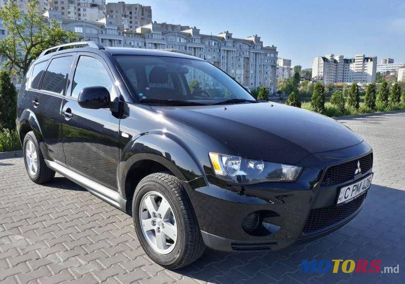 2011' Mitsubishi Outlander photo #1