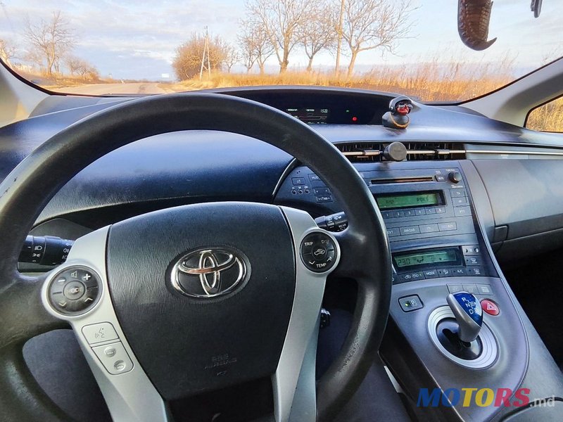 2011' Toyota Prius photo #4