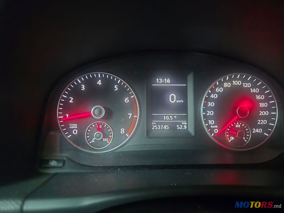 2010' Volkswagen Touran photo #6