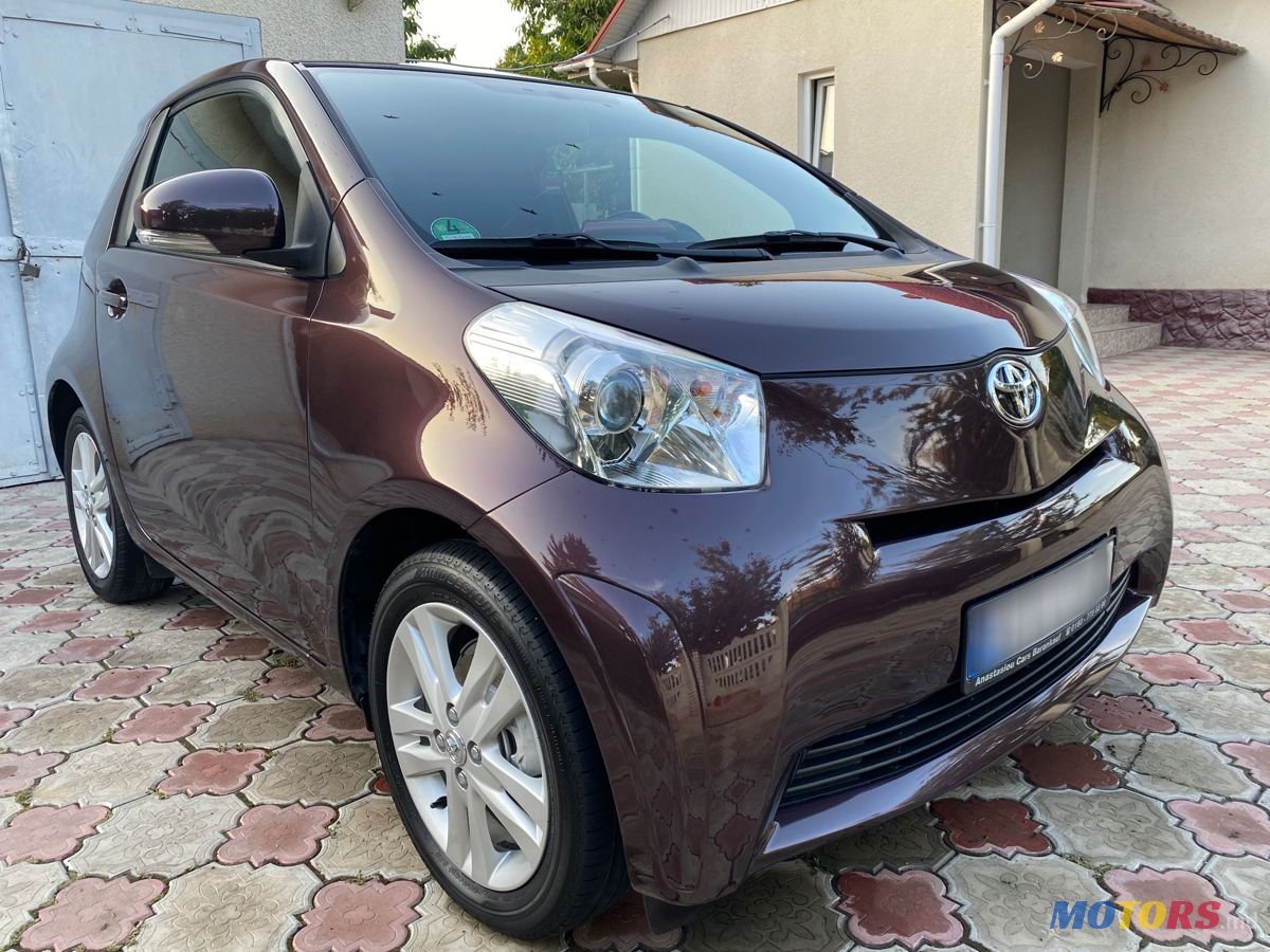 2011' Toyota Yaris photo #2