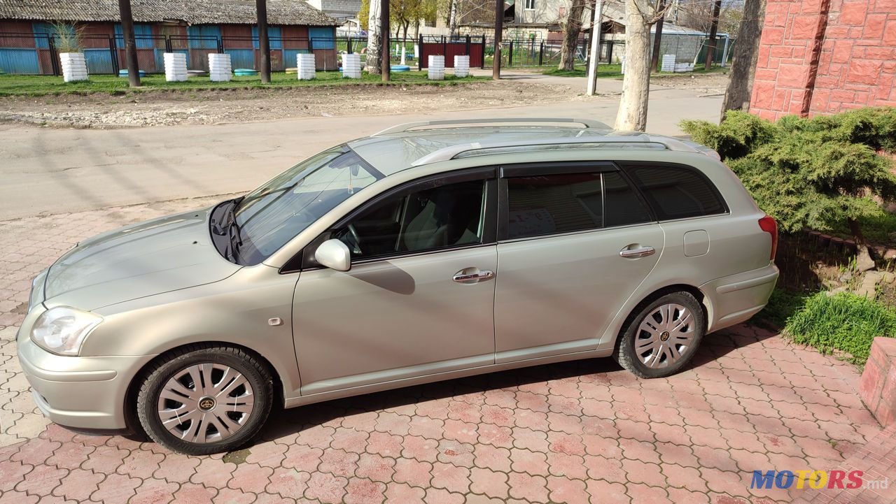 2004' Toyota Avensis photo #4