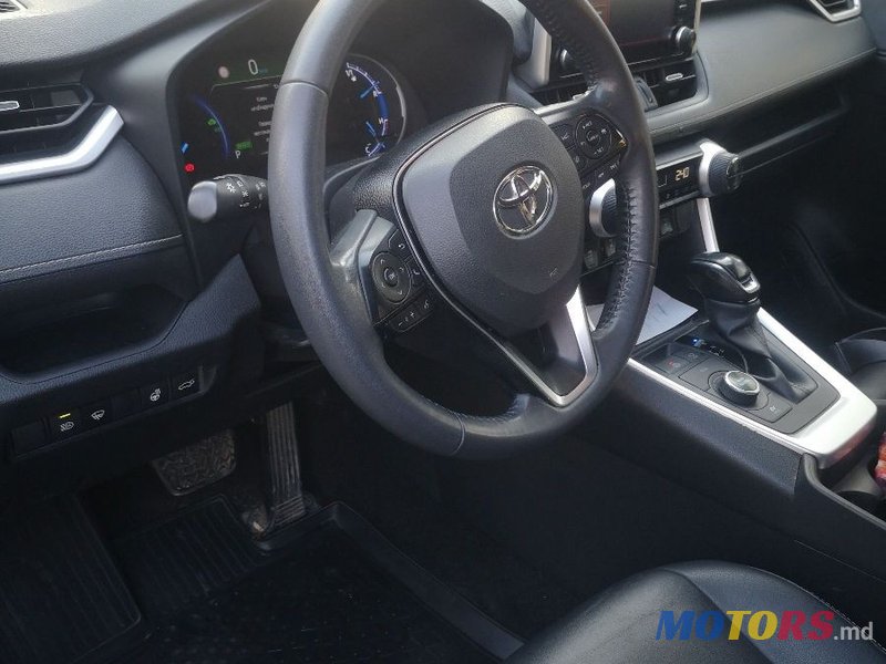 2021' Toyota RAV4 photo #4