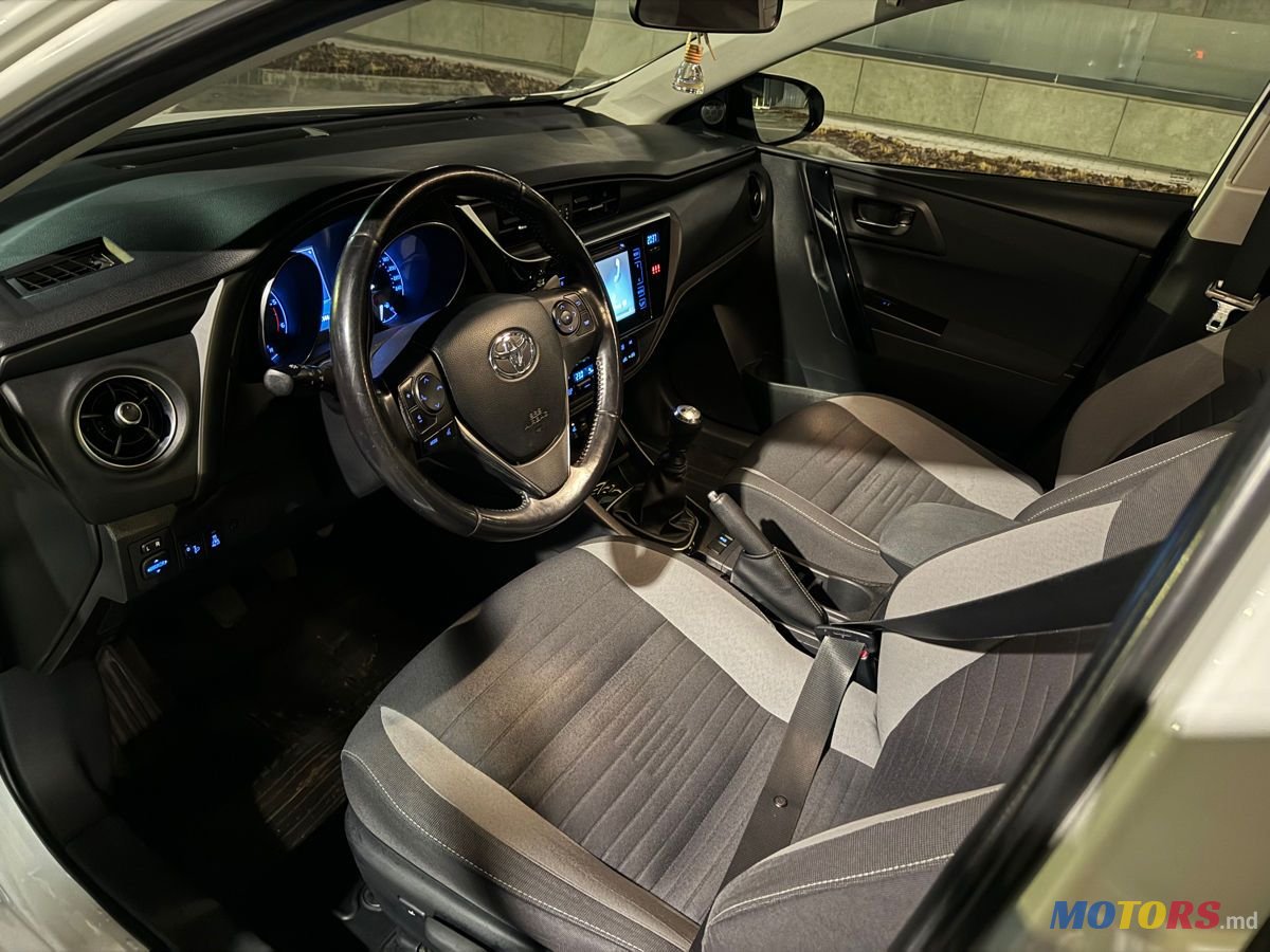 2015' Toyota Auris photo #6