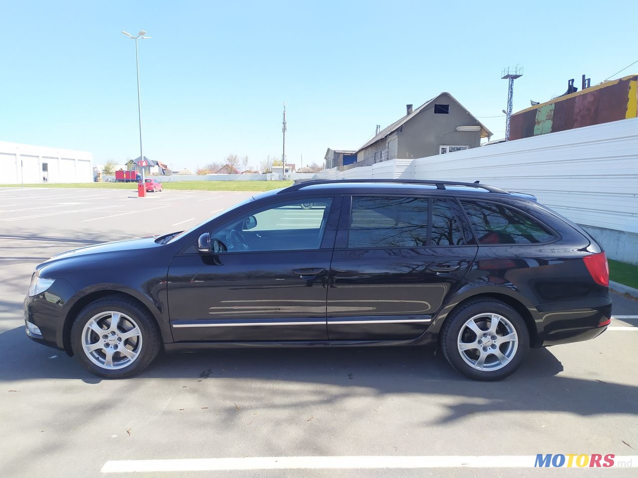 2011' Skoda Superb photo #6