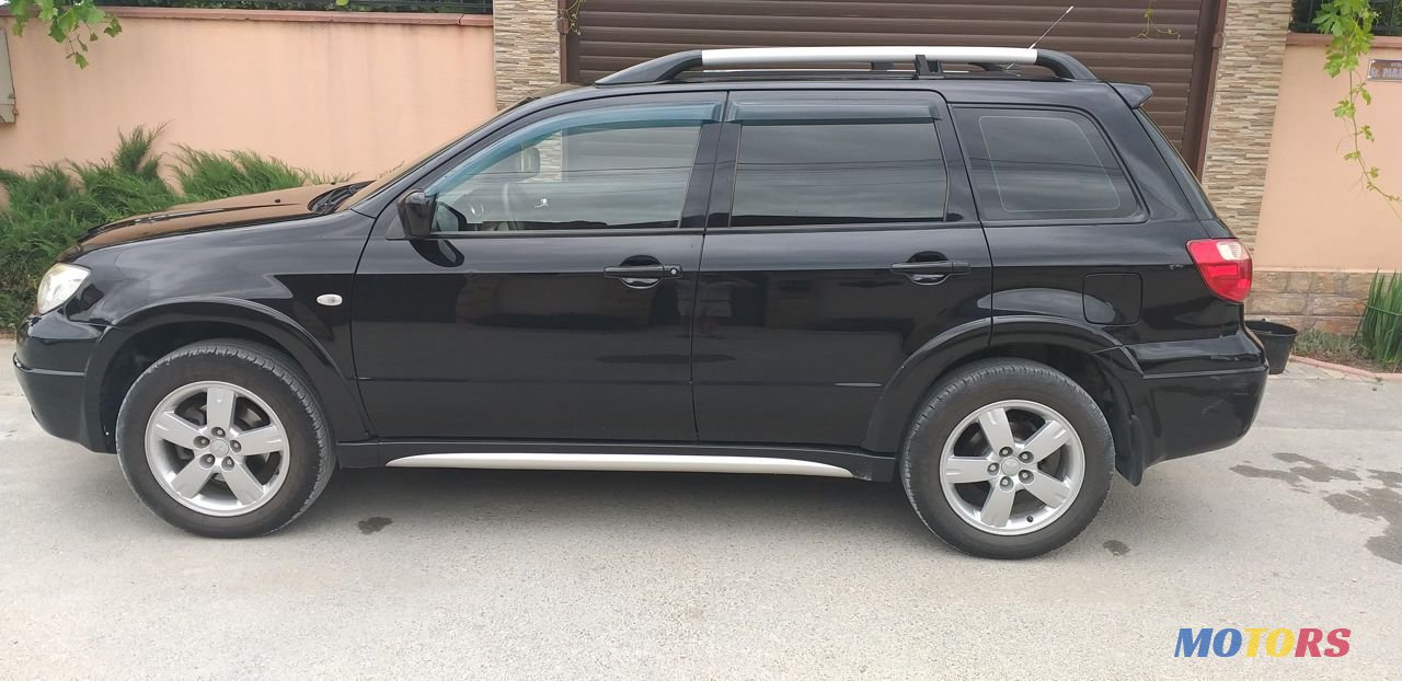 2008' Mitsubishi Outlander photo #3