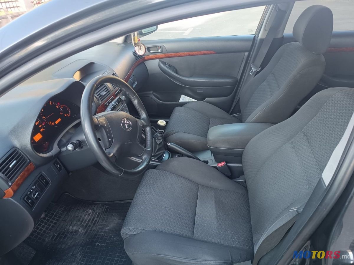 2006' Toyota Avensis photo #5