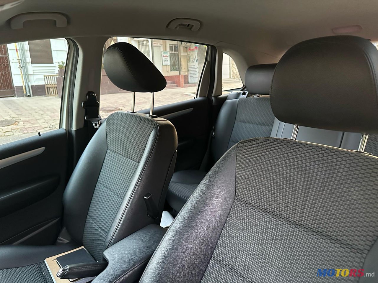 2011' Mercedes-Benz B-Class photo #5