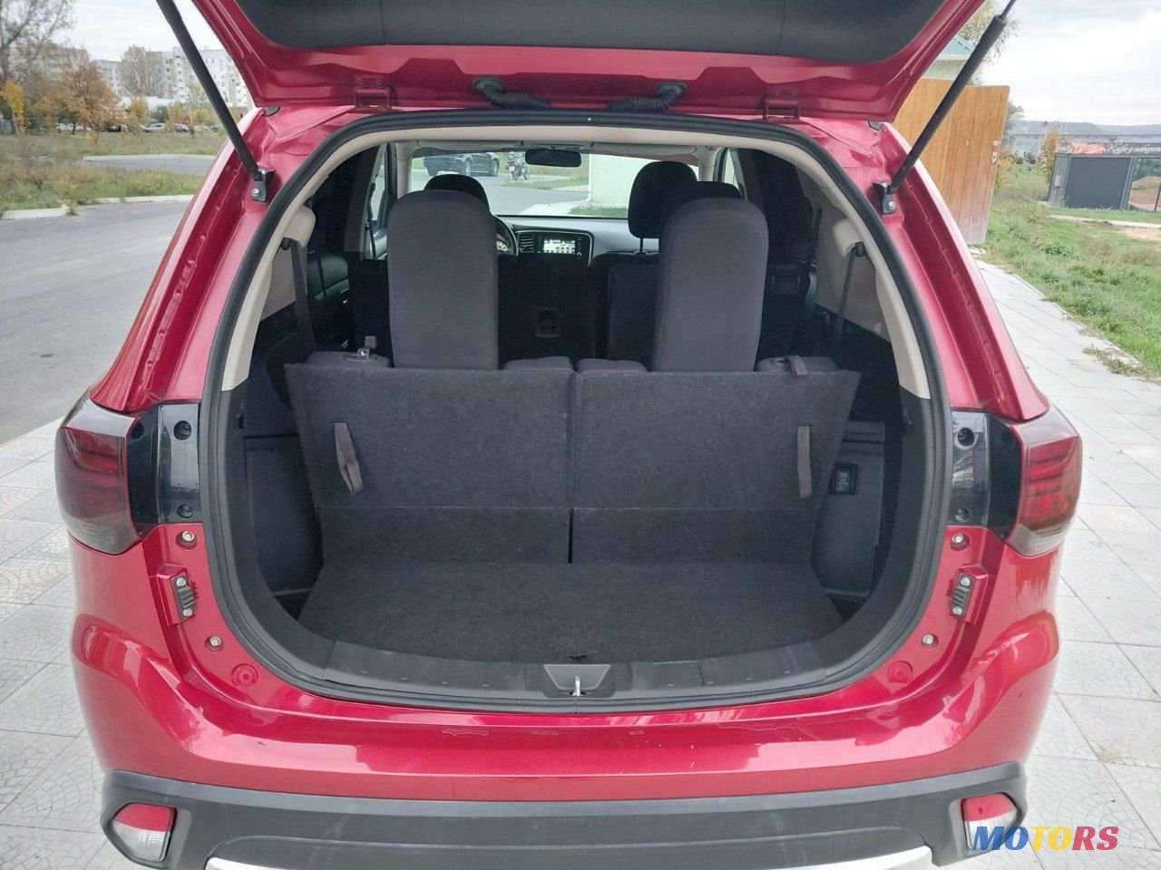 2016' Mitsubishi Outlander photo #3