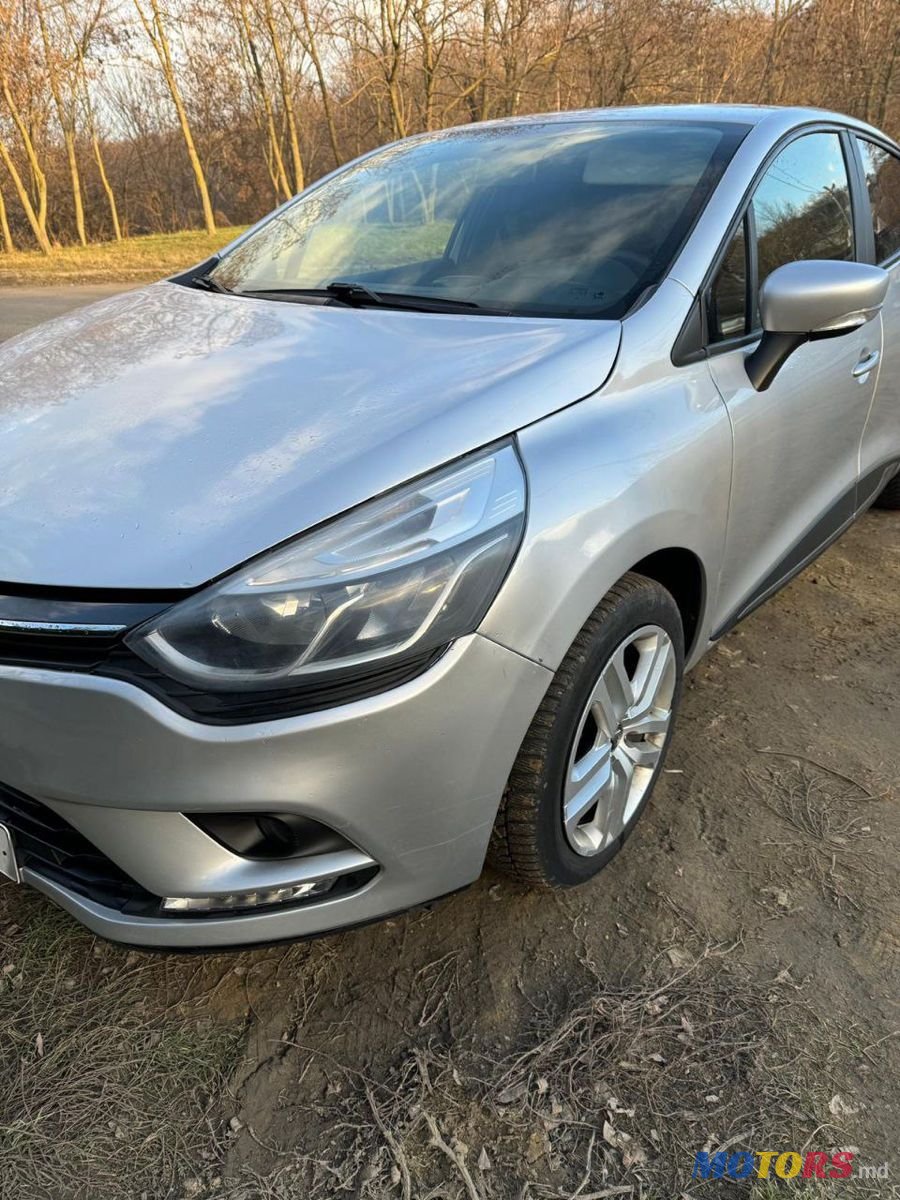 2019' Renault Clio photo #2