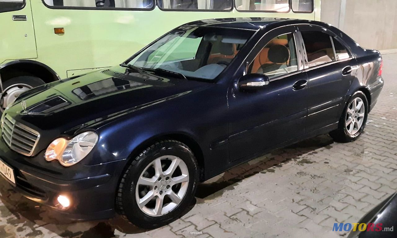 2005' Mercedes-Benz C Класс photo #6