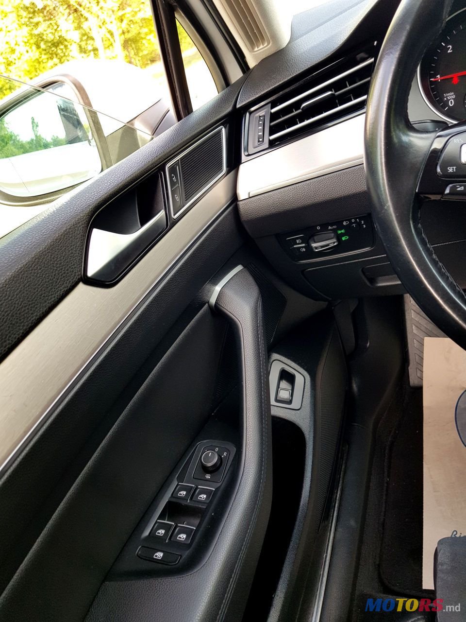 2015' Volkswagen Passat photo #3