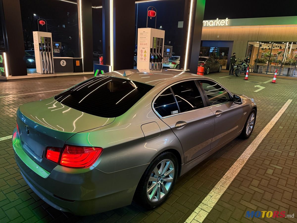 2011' BMW 5 Series photo #2
