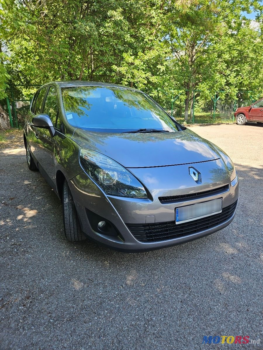 2009' Renault Grand Scenic photo #5