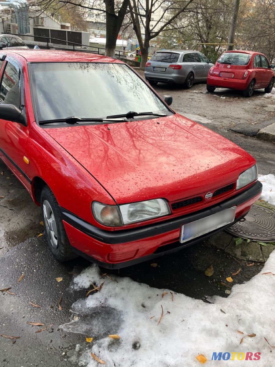 1992' Nissan Sunny photo #2