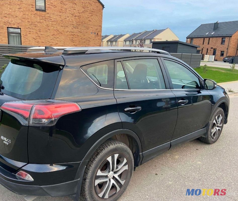 2017' Toyota RAV4 photo #3