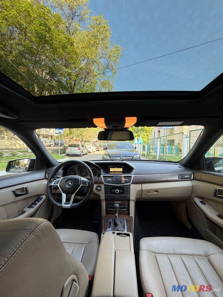 2009' Mercedes-Benz E-Class photo #2