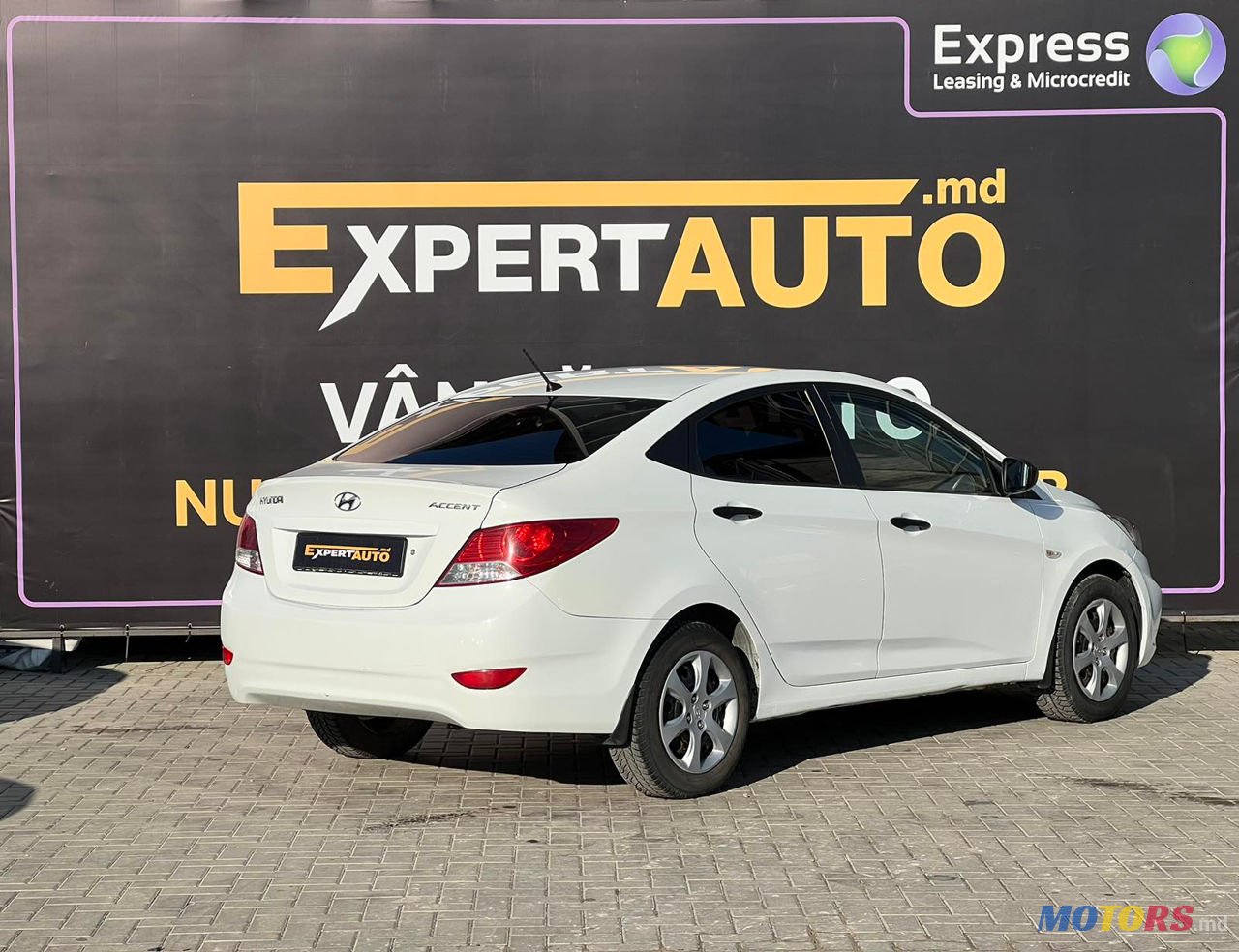 2011' Hyundai Accent photo #4