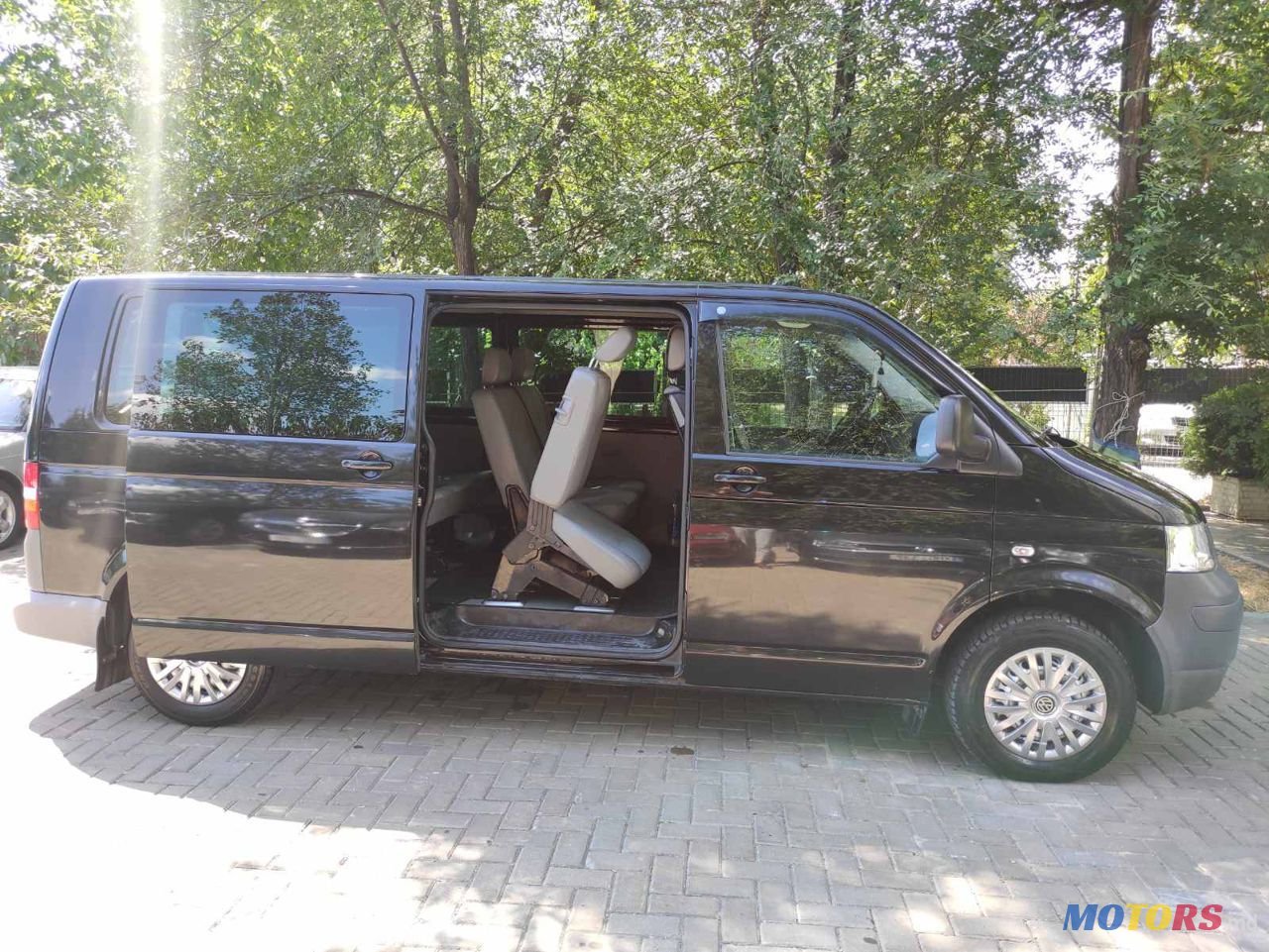2008' Volkswagen Transporter photo #3