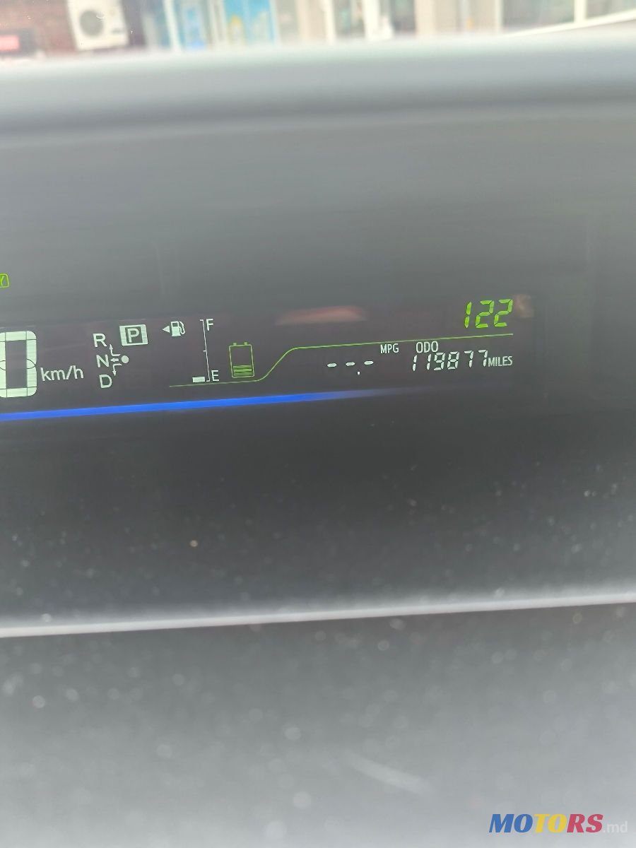 2016' Toyota Prius v photo #5