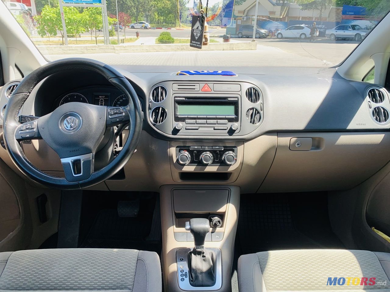 2010' Volkswagen Golf Plus photo #2