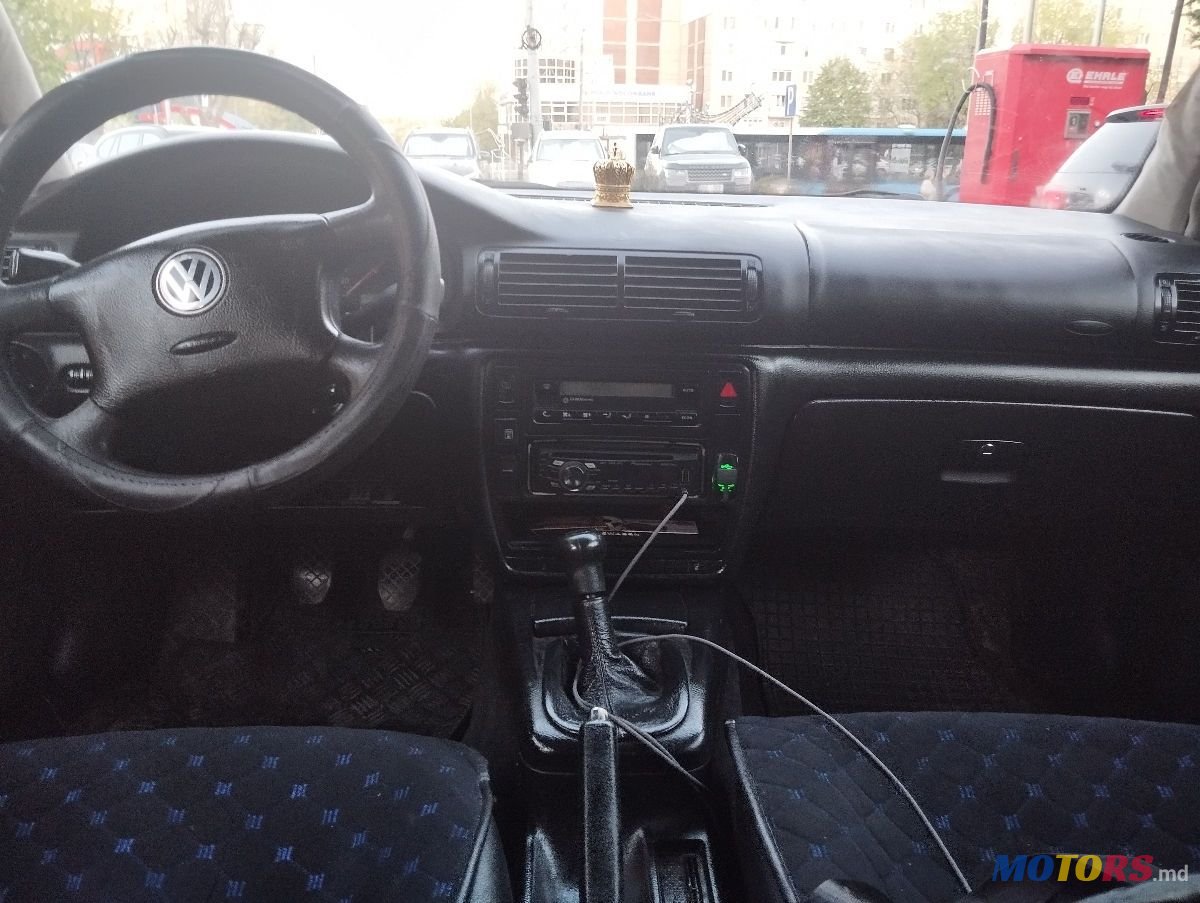 1999' Volkswagen Passat photo #2
