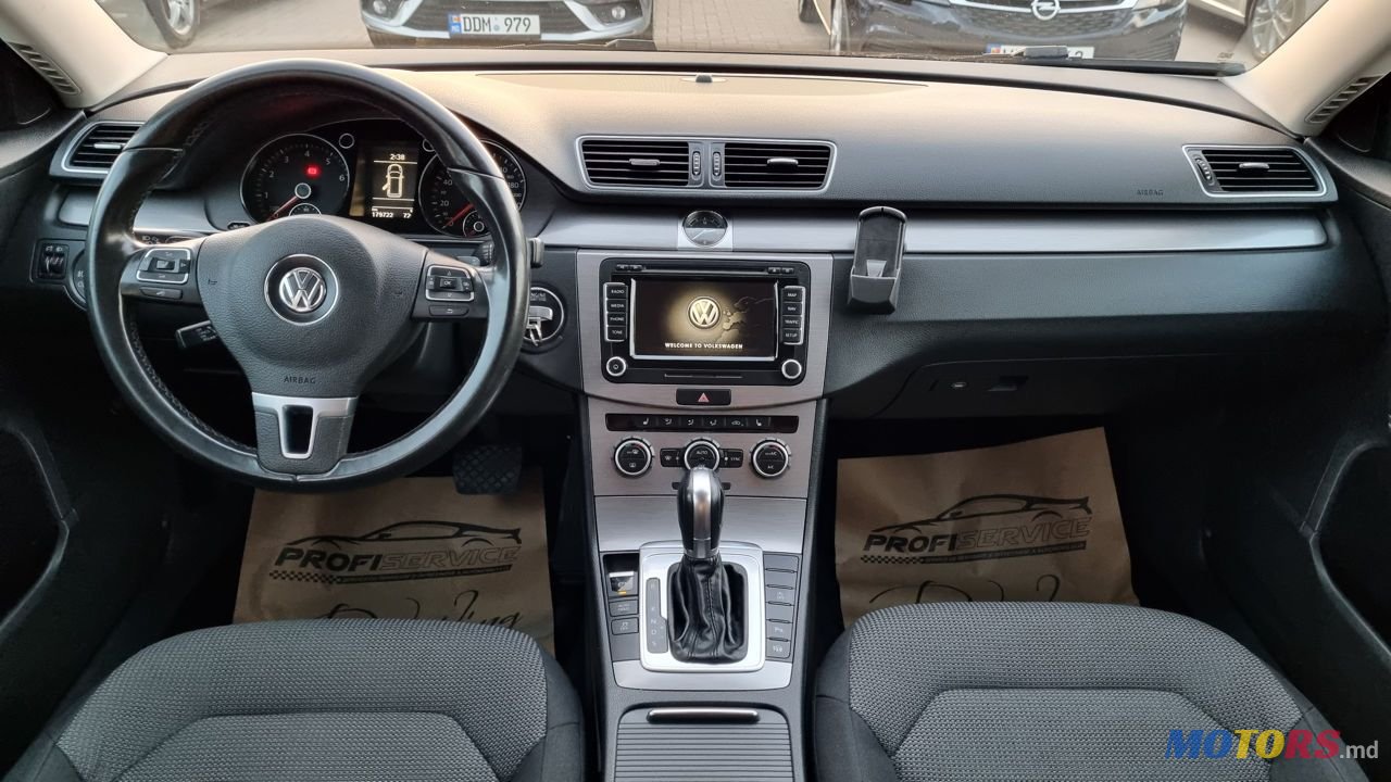 2013' Volkswagen Passat photo #3