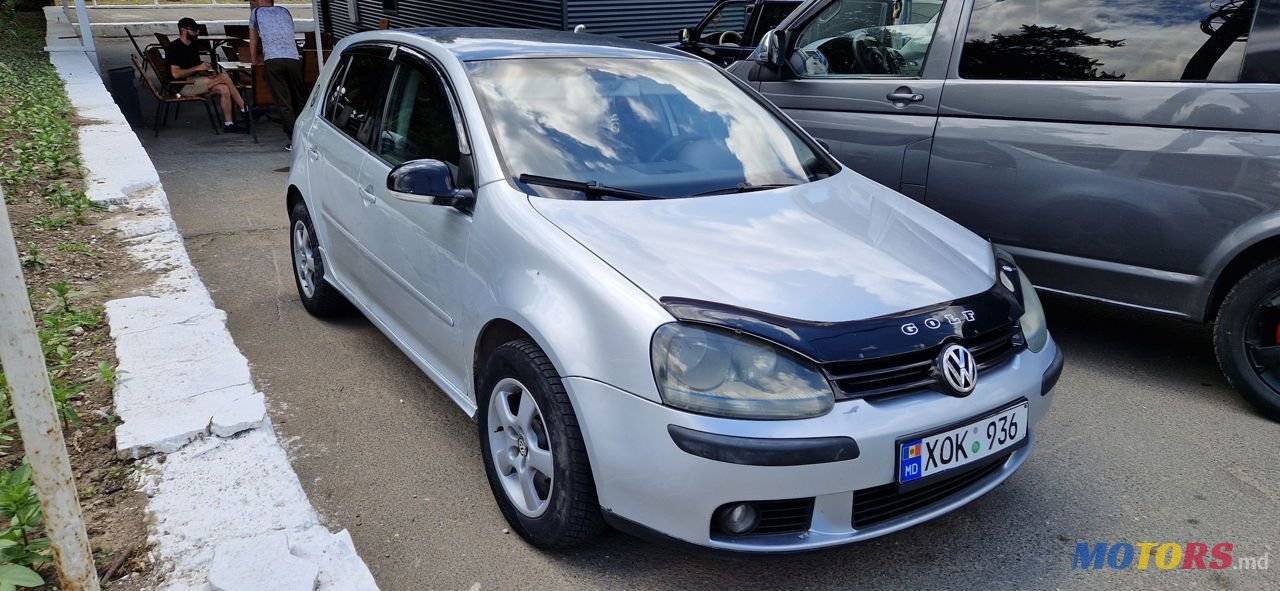 2004' Volkswagen Golf photo #1