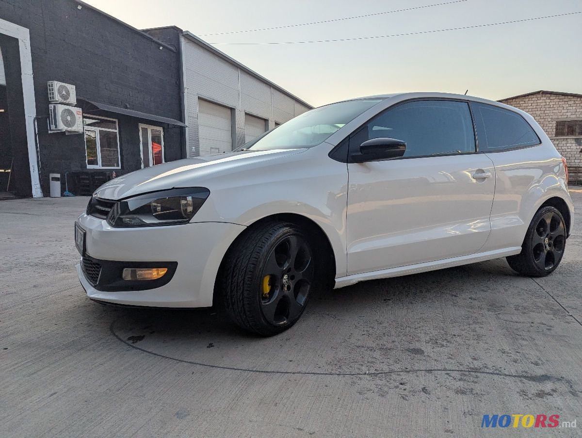 2010' Volkswagen Polo photo #2