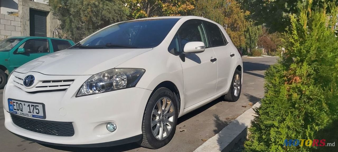 2011' Toyota Auris photo #4