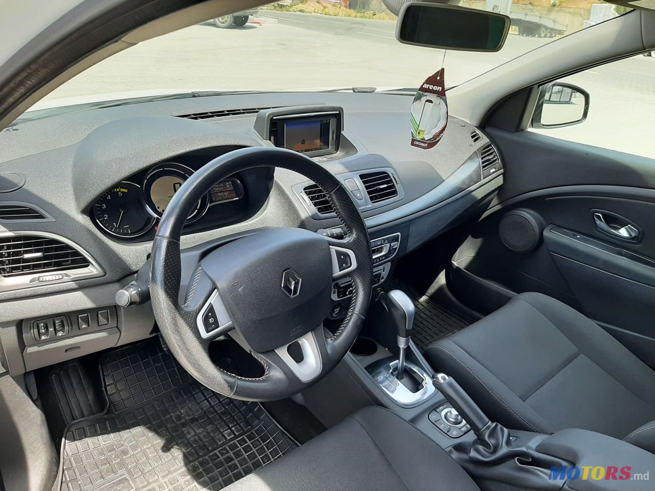 2013' Renault Megane photo #5