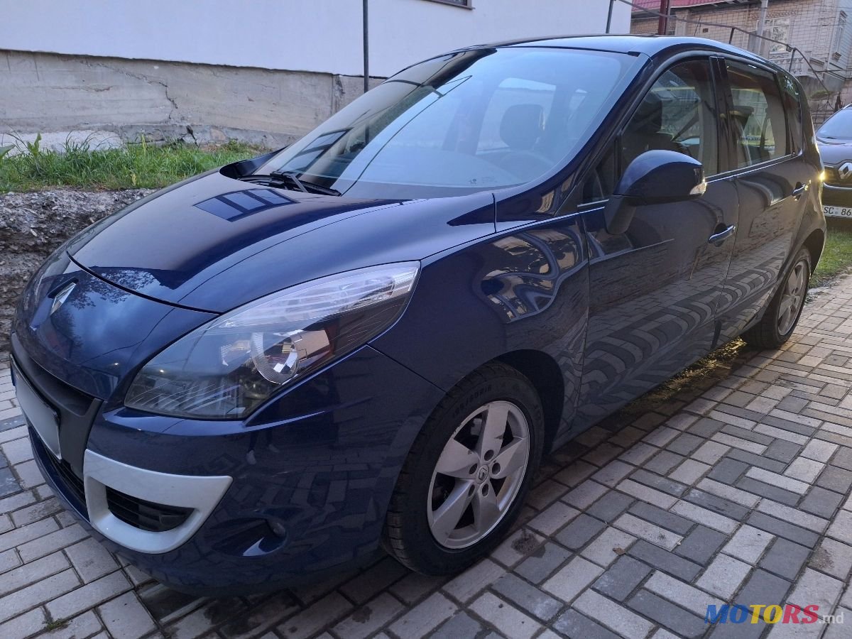 2011' Renault Scenic photo #3