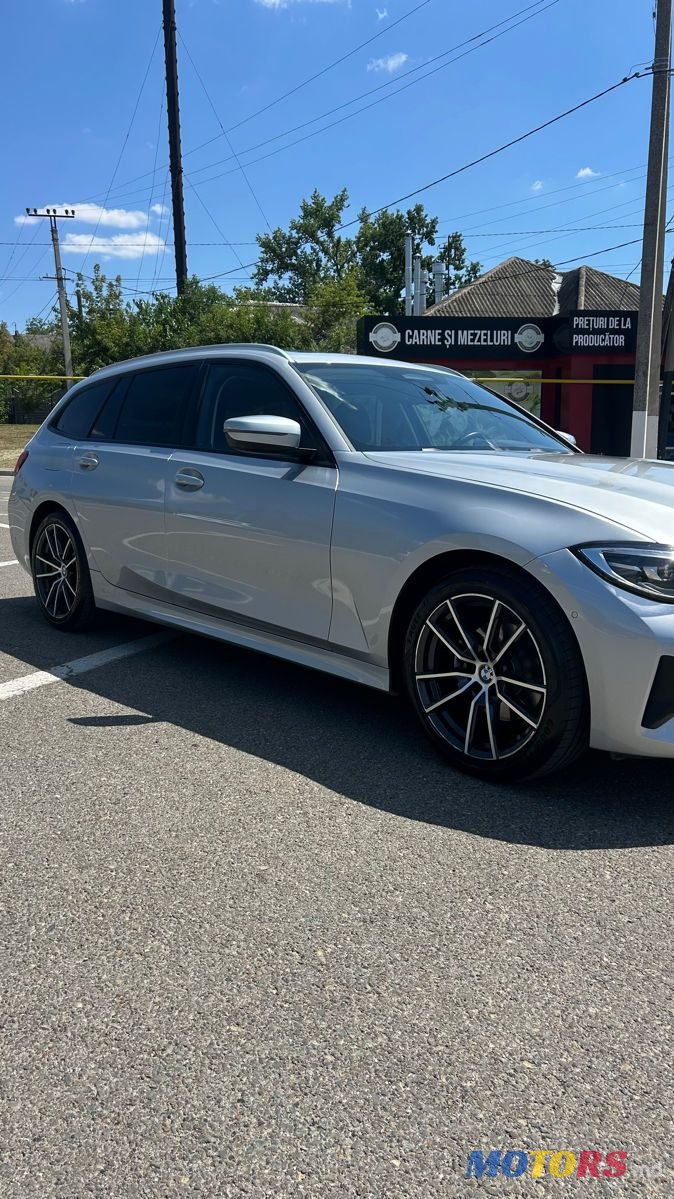 2019' BMW 3 Series Touring photo #3