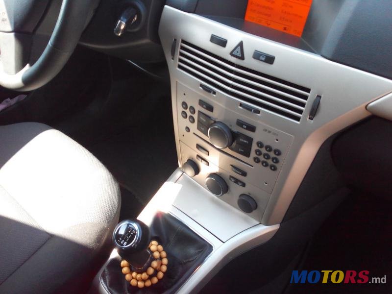 2008' Opel Astra photo #3