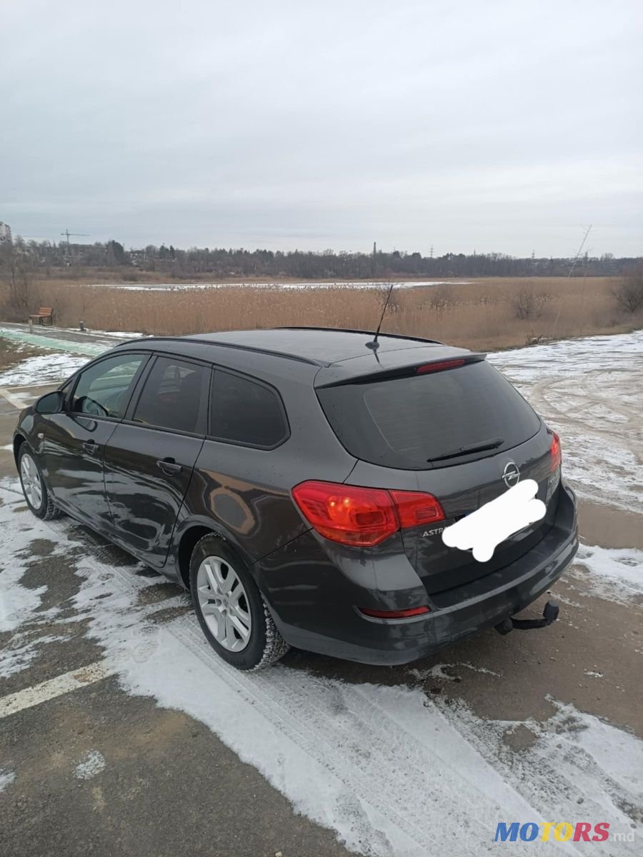 2011' Opel Astra photo #3