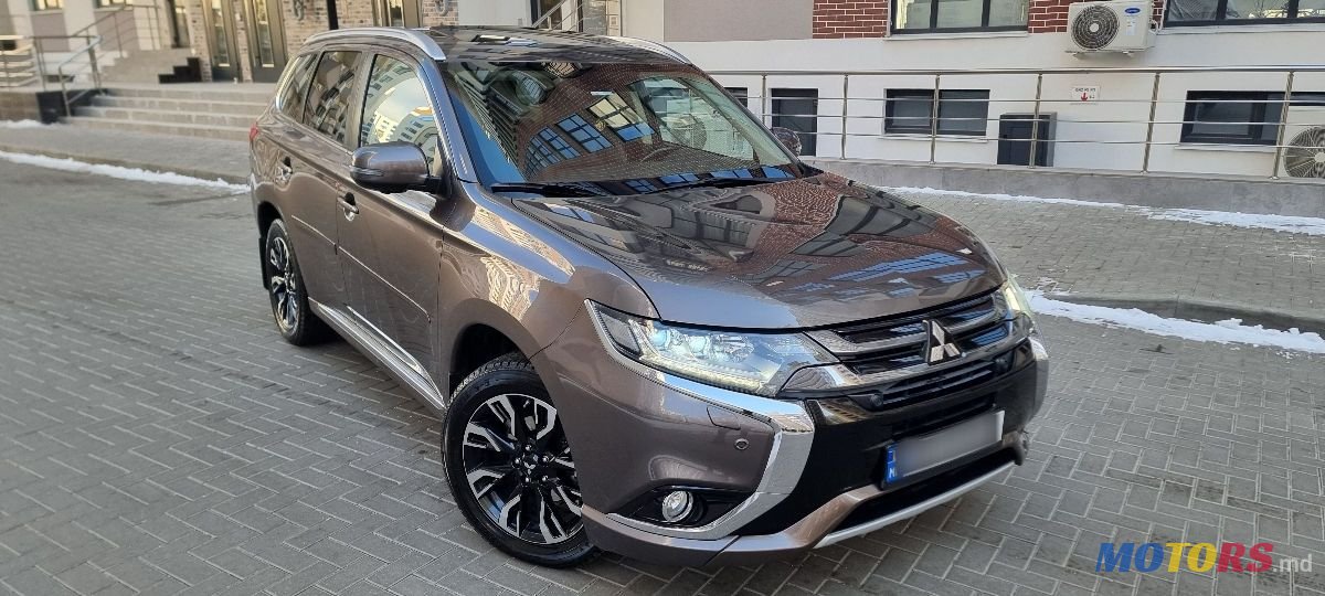 2015' Mitsubishi Outlander photo #1