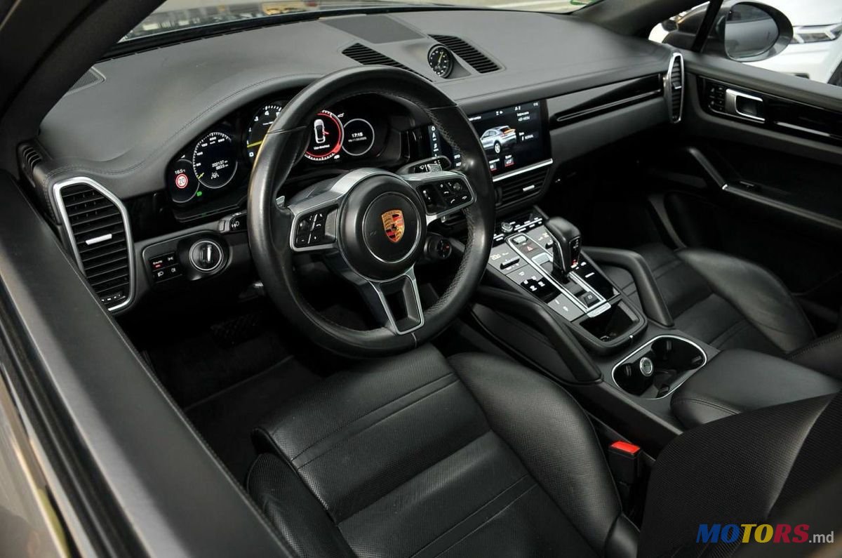 2019' Porsche Cayenne Coupe photo #3