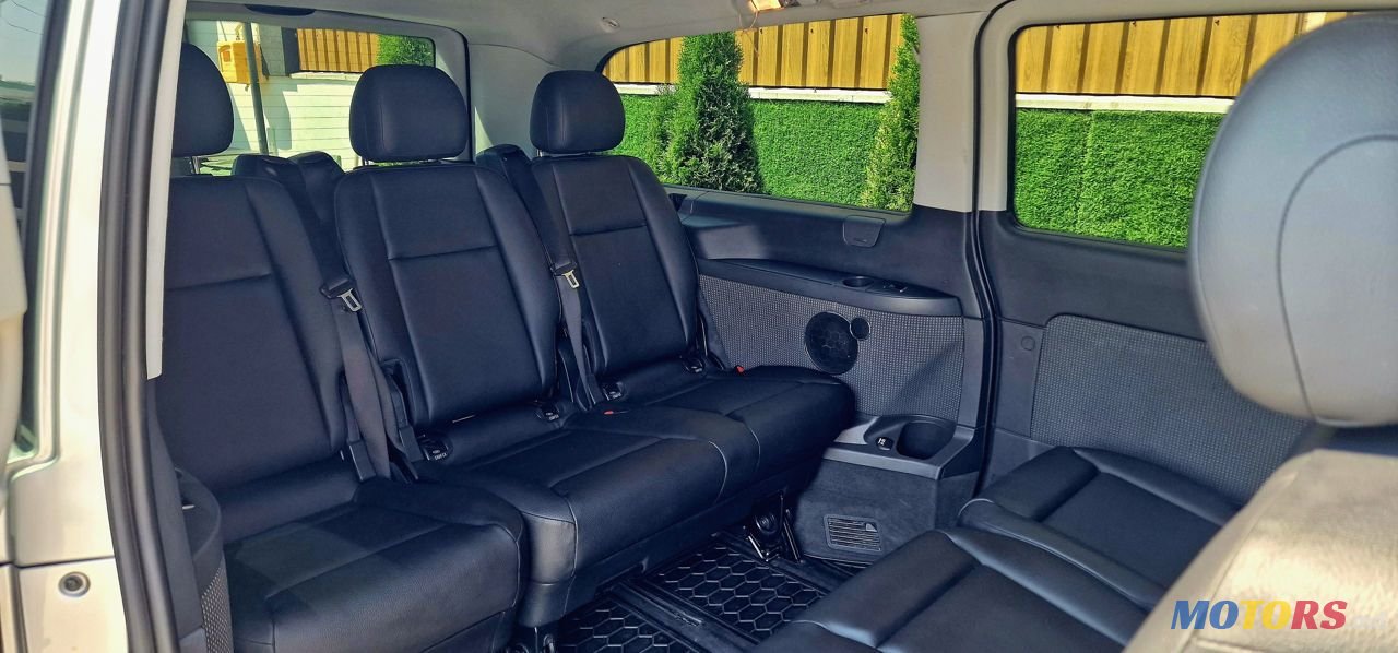 2011' Mercedes-Benz Viano photo #6