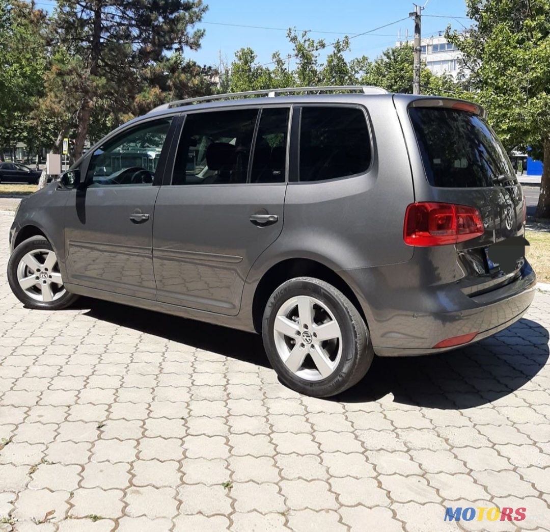 2014' Volkswagen Touran photo #2