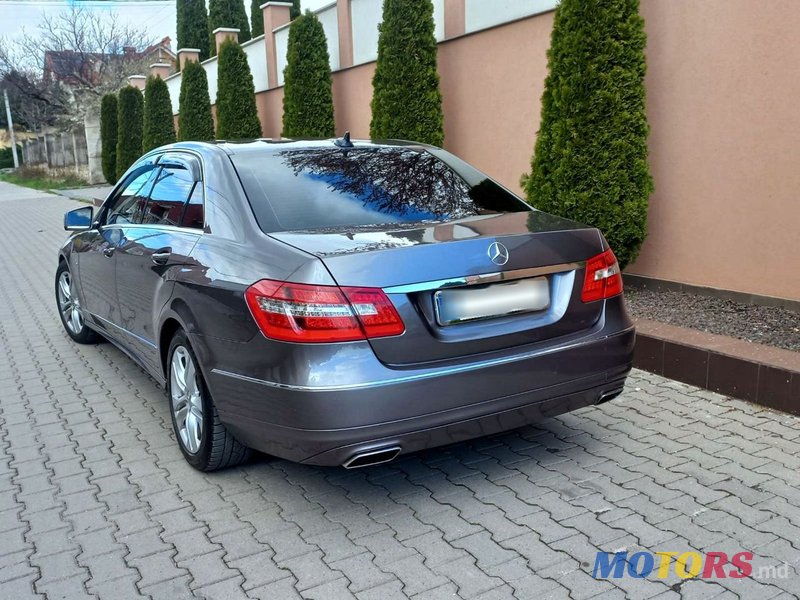 2011' Mercedes-Benz E Класс photo #2