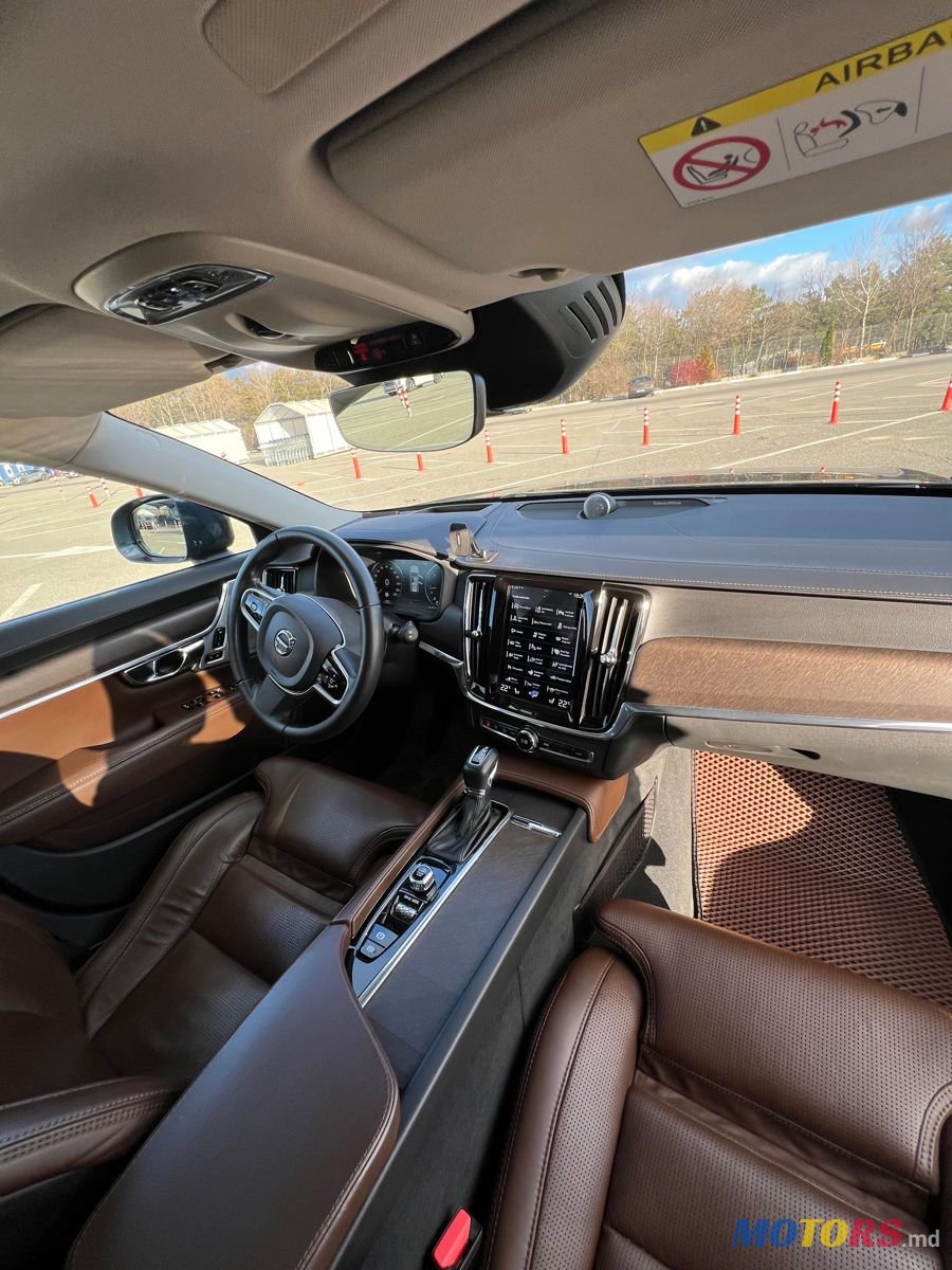 2020' Volvo V90 Cross Country photo #1