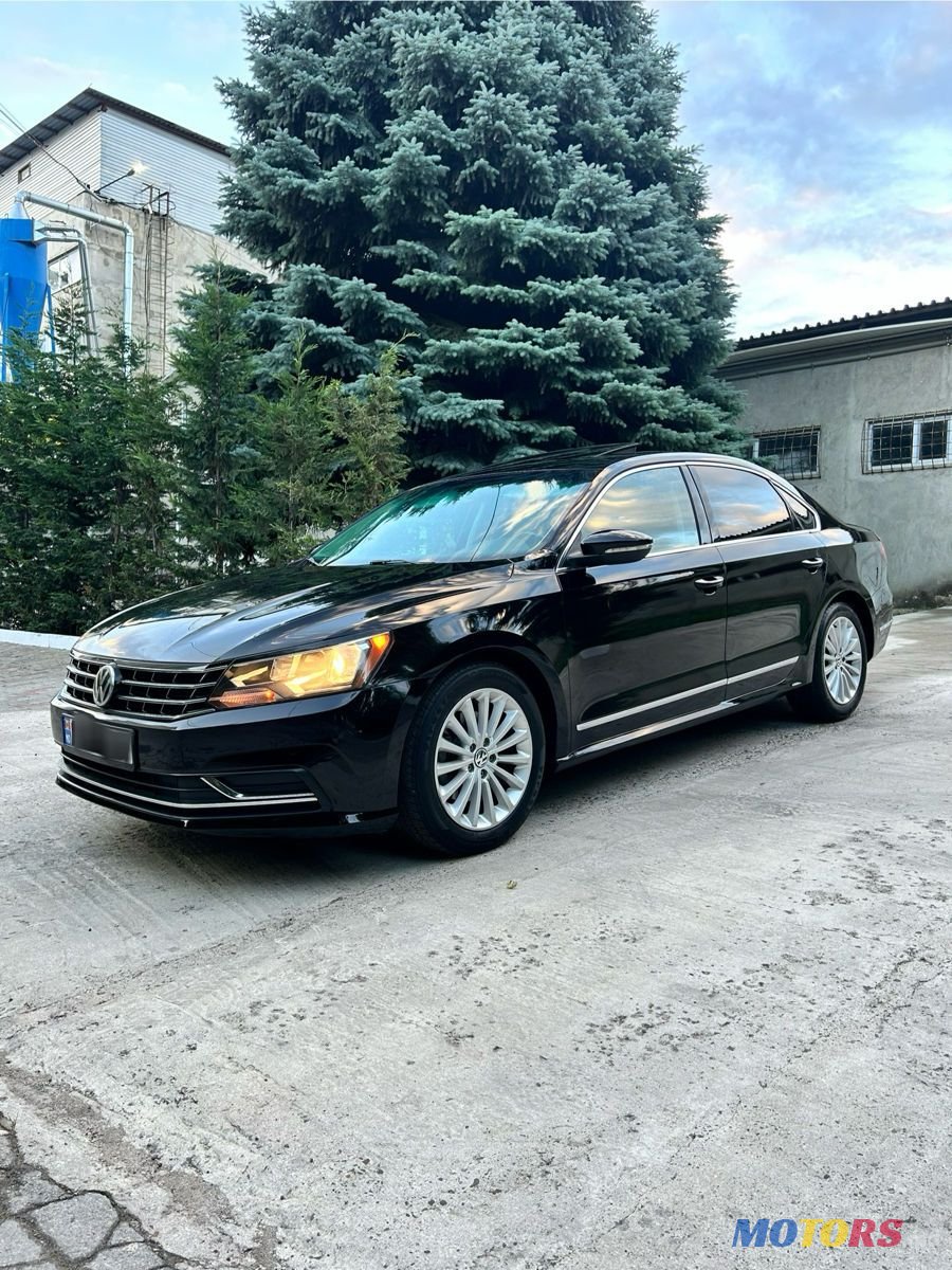 2015' Volkswagen Passat photo #2