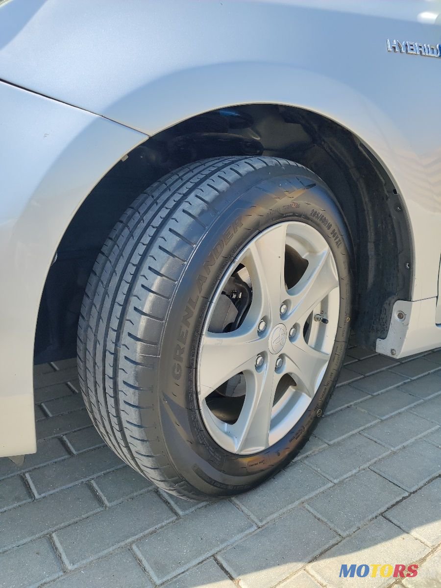 2012' Toyota Prius photo #5