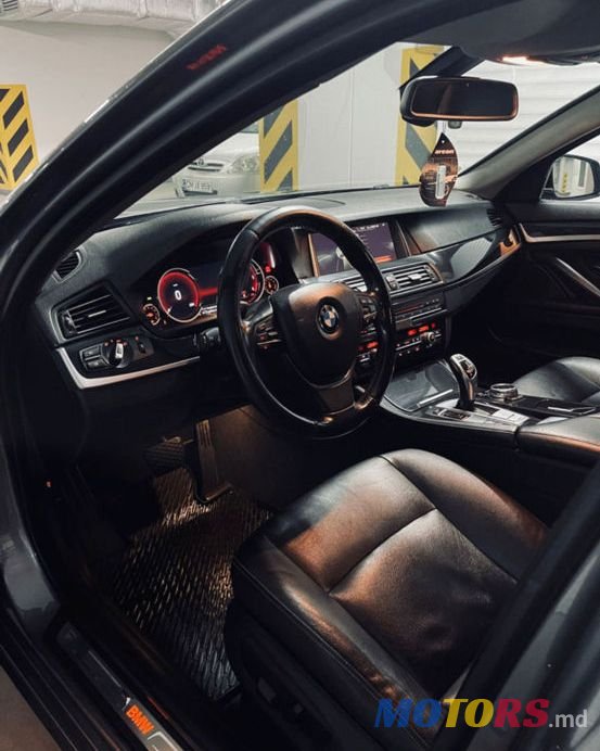 2013' BMW 5 Series photo #2