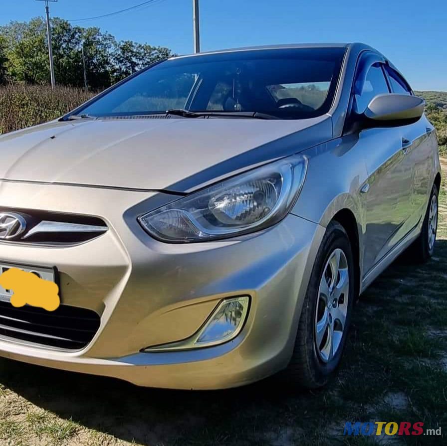 2011' Hyundai Accent photo #4