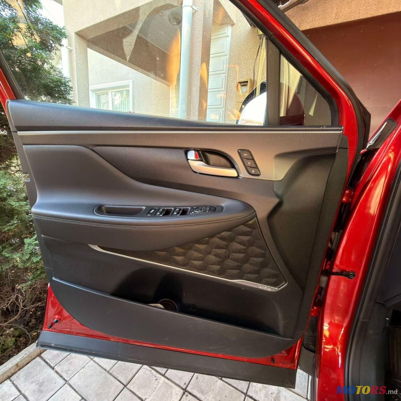 2020' Hyundai Santa Fe photo #3