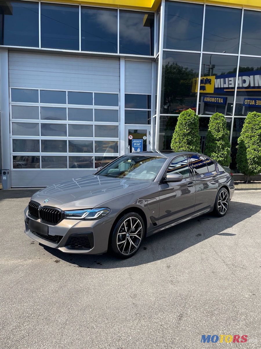2022' BMW 5 Series photo #3