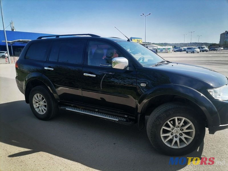 2013' Mitsubishi Pajero Sport photo #5