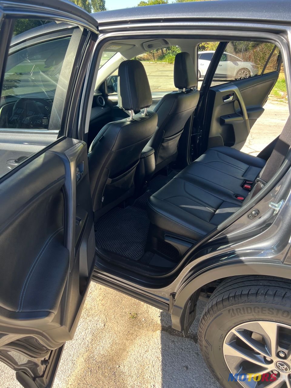 2017' Toyota RAV4 photo #6