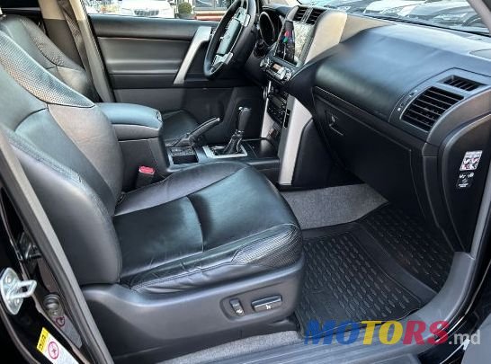 2011' Toyota Land Cruiser Prado photo #5