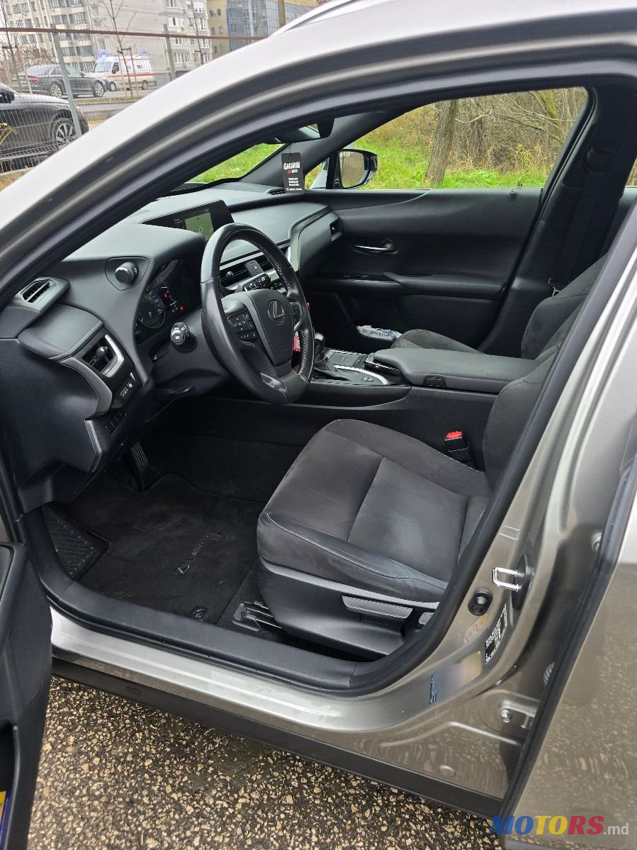 2019' Lexus UX photo #6